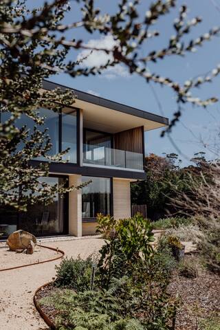 Beachfront Sanctuary w/ Sauna & Heated Pool gallery image 5