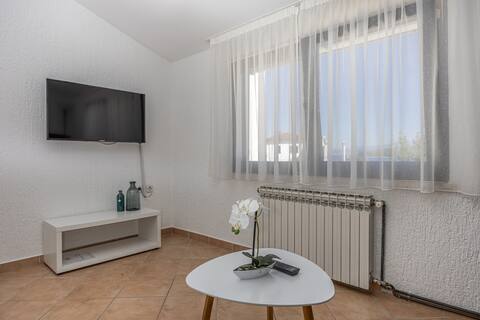 Top Airbnb: Mediterranean Garden in Općina Omišalj