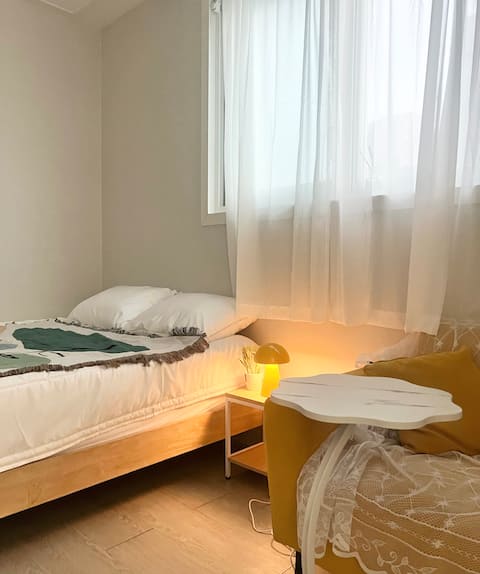 (Nov. Special sales) Sinchon 2BR, 3BD, 1BA