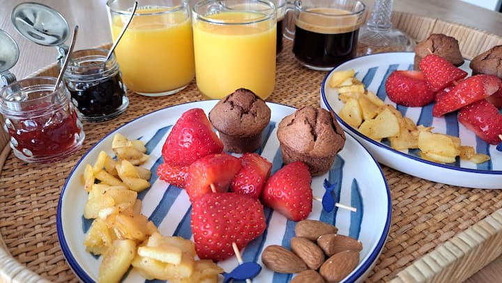 Le Patio De Ninou - Chambre Hôte - Petit Déjeuner - Port Camargue