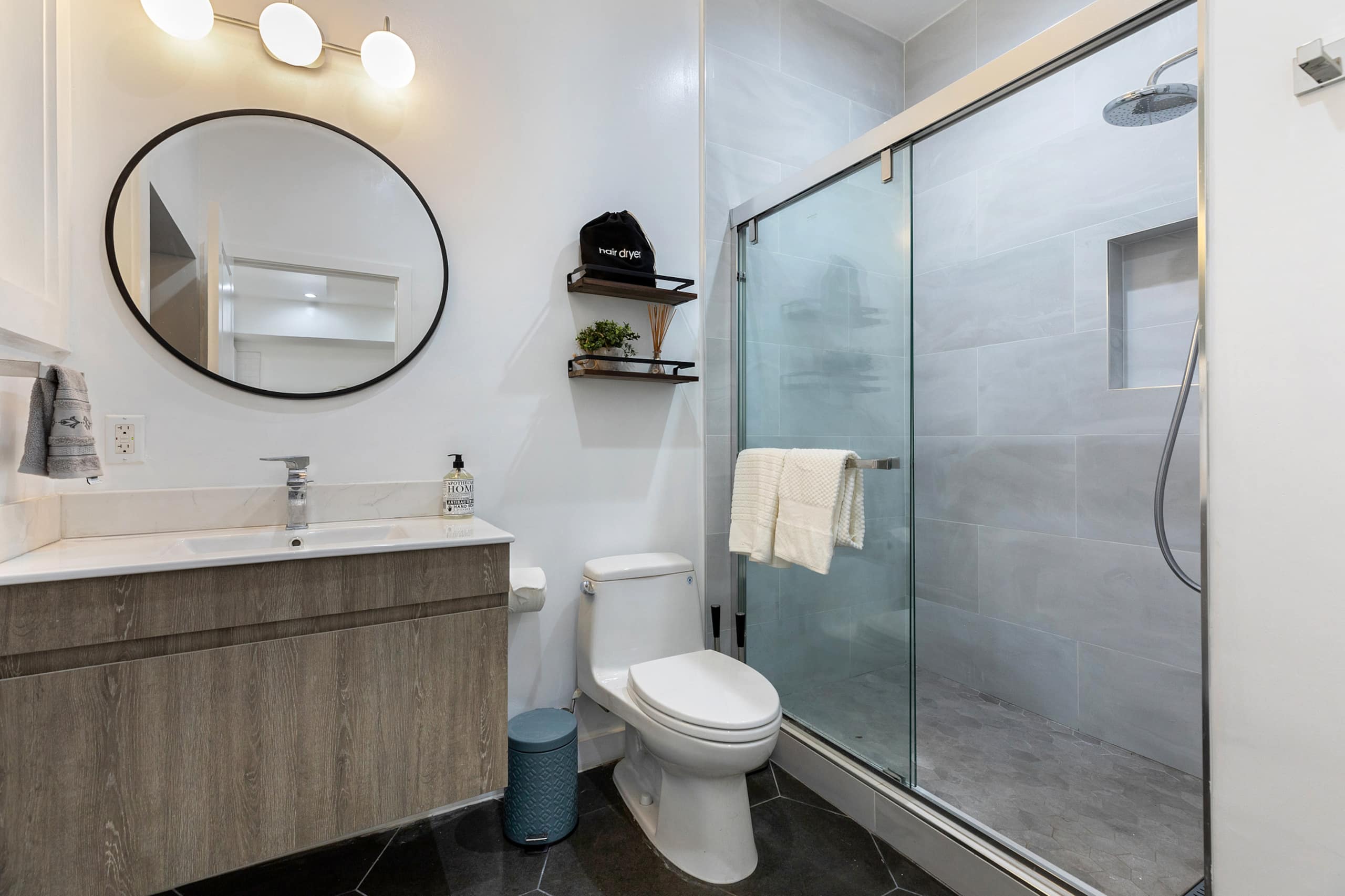 Home in San Francisco · ★4.97 · 4 bedrooms · 4 beds · 4 baths - Image 38