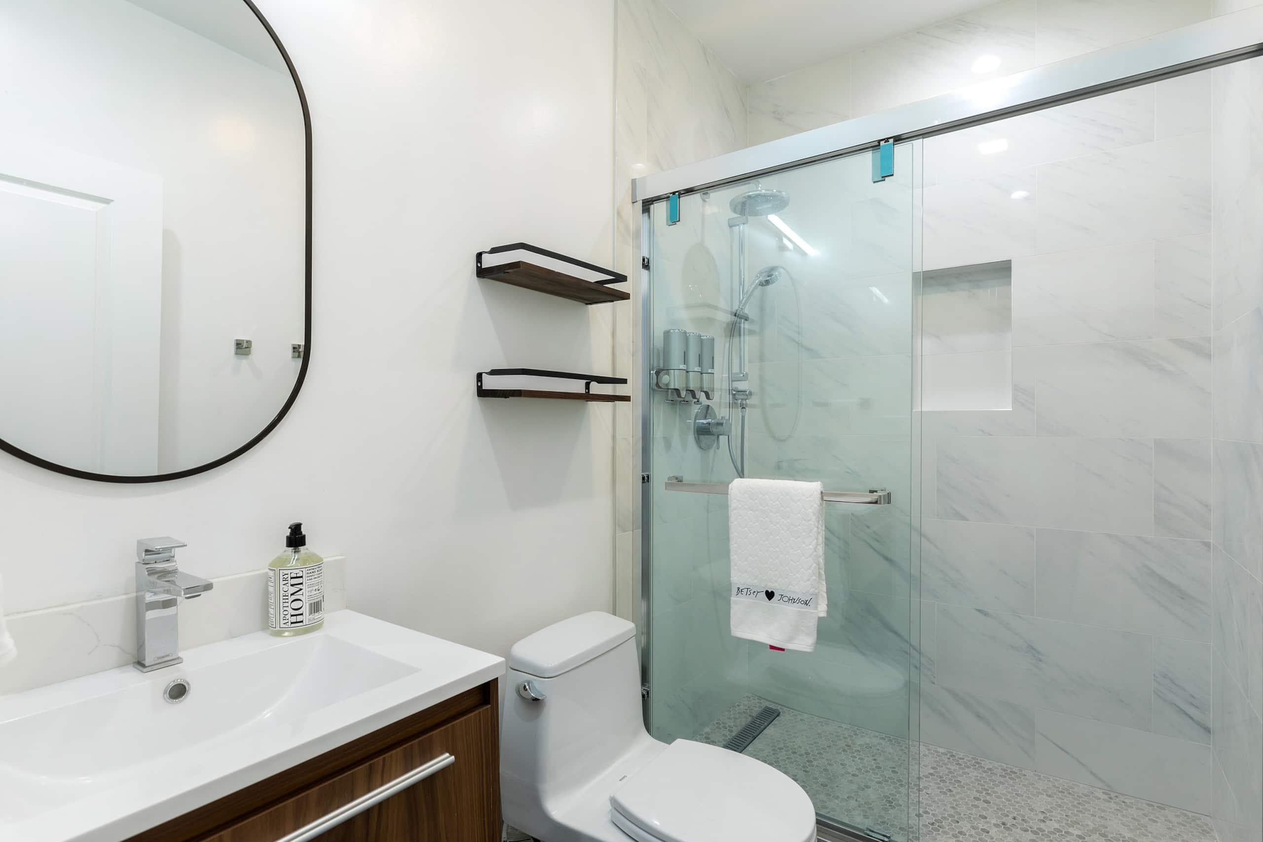 Home in San Francisco · ★4.97 · 4 bedrooms · 4 beds · 4 baths - Image 40