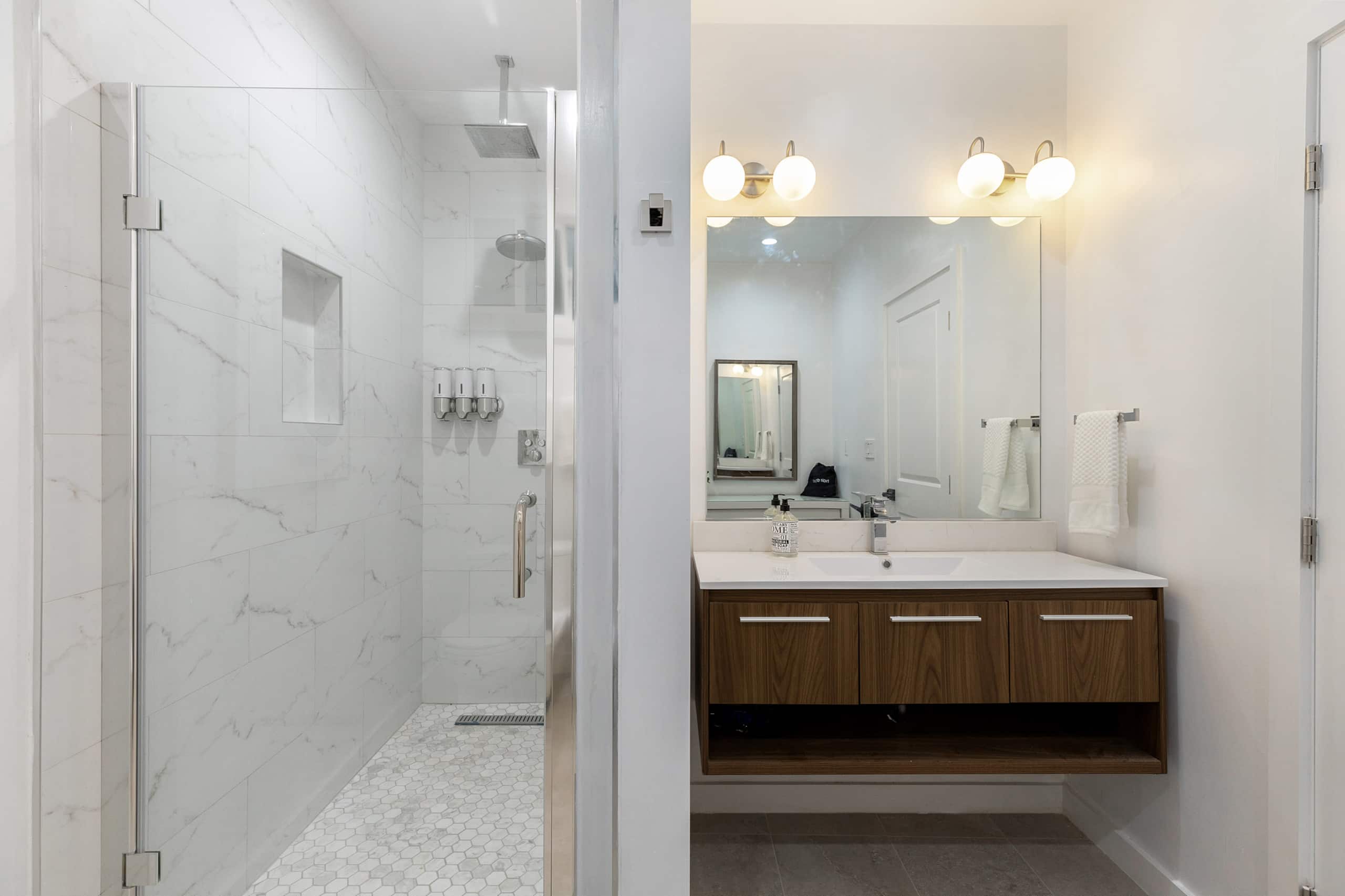 Home in San Francisco · ★4.97 · 4 bedrooms · 4 beds · 4 baths - Image 42
