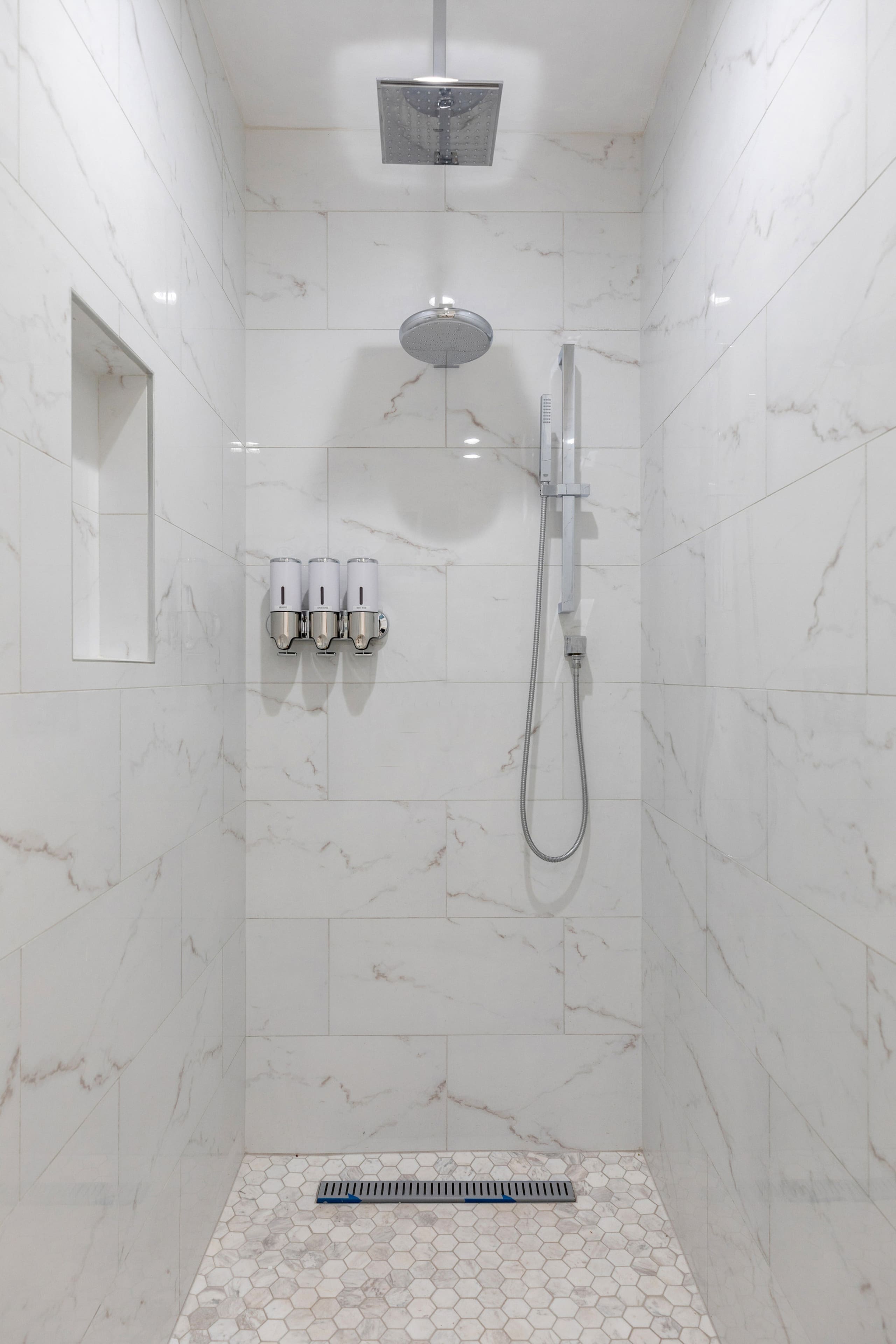 Home in San Francisco · ★4.97 · 4 bedrooms · 4 beds · 4 baths - Image 13