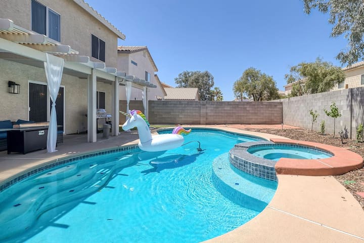 Modern home in Vegas *Strip*Heated Pool n Jacuzzi*
