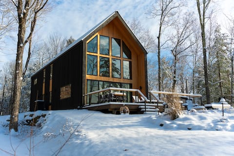 Winter Cabin Hideaway - Views + Fire Pit + Hot Tub