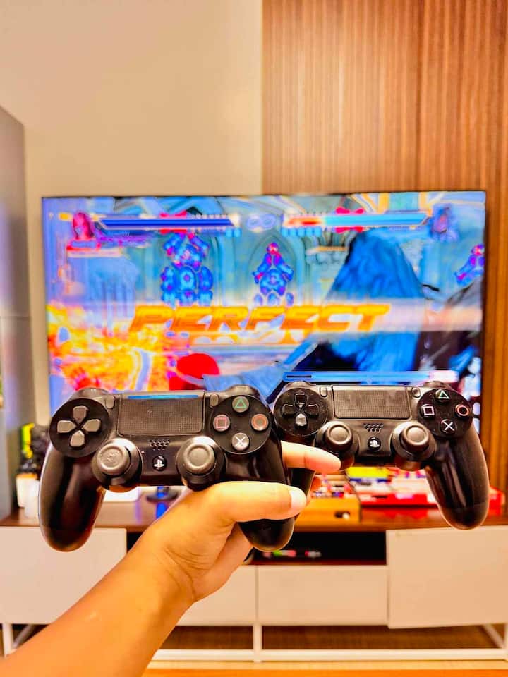 Spacious and cozy with a 70” Smart TV, PS4, honesty store, board games, and fast Wi-Fi. Features a 3-seater sofa bed, convertible dining/center table, and 4 extra chairs—perfect for relaxing, gaming, or family time.