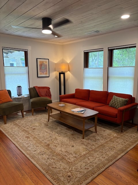 Popular Airbnb listing: Walk to square, river, SU. 2B/2B quiet bungalow. in Georgetown