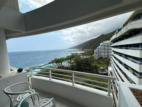 A95. Between the sea and the mountains, just for two.