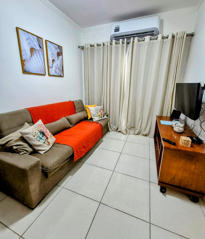 Стая с разтегателен диван, климатик, завеса за затъмнение и 50-инчов смарт телевизор