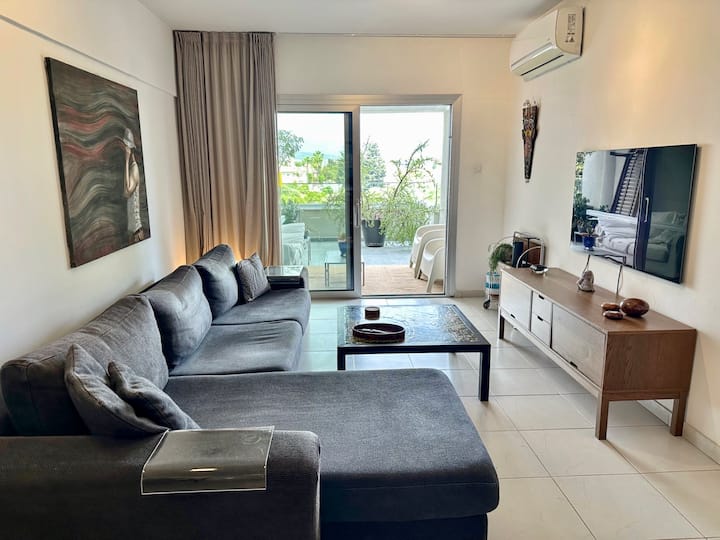 Premium Neapolis 2br Apt | 3 Min Walk To Beach - Limassol