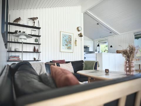 Cozy cottage with a unique location!