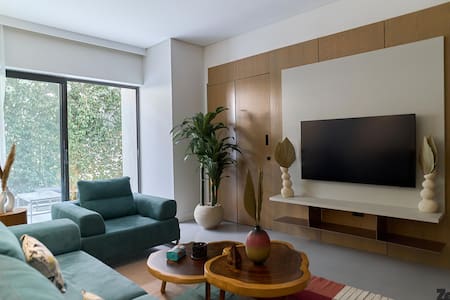 The Chic 2BR, Lakeview residence — 2