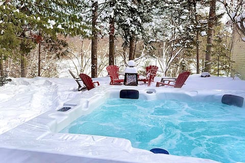Le Chickadee: Cozy Winter, Hot Tub, Fireplace, Ski