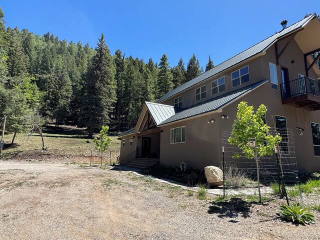 Homee LLC. managed Airbnb listing 1