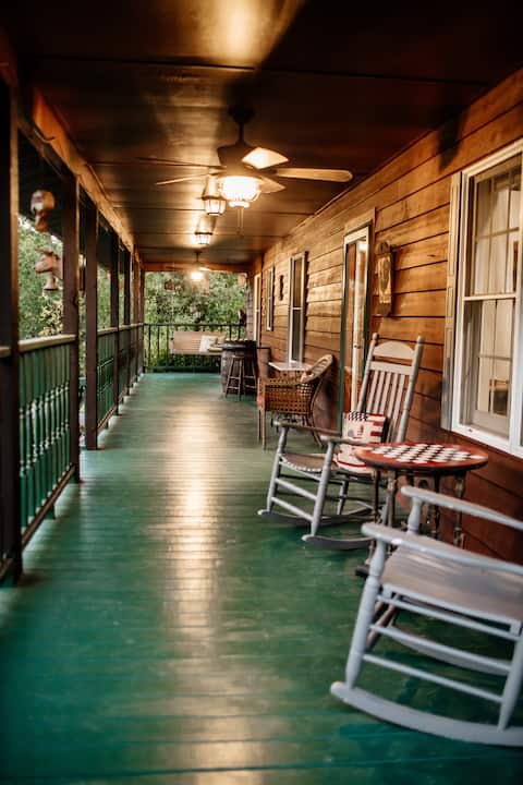 Bridgeview Bend-firepit, front porch, updated!