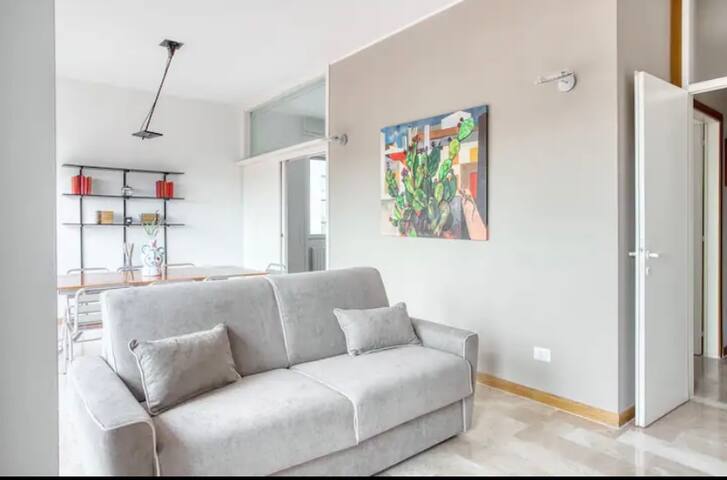 Amazing city center skyline apartment gallery image 2