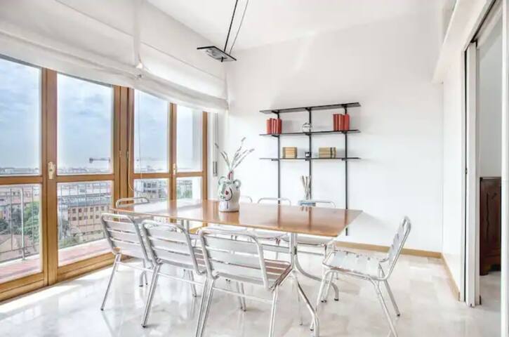 Amazing city center skyline apartment gallery image 4