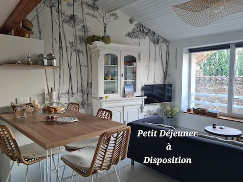 Popular Airbnb listing: "Le Citrus" in the heart of the historic center in Montaigu Vendée