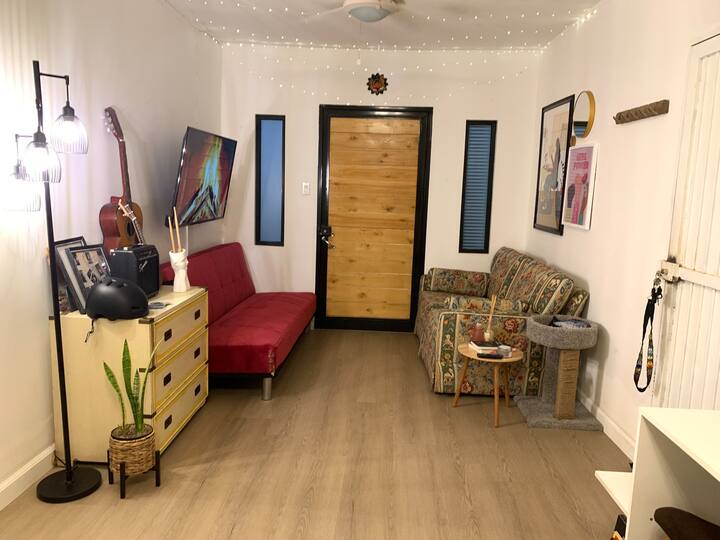 Charming & Cozy - Great Location