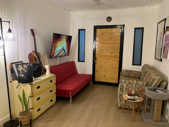 Charming & Cozy - Great Location