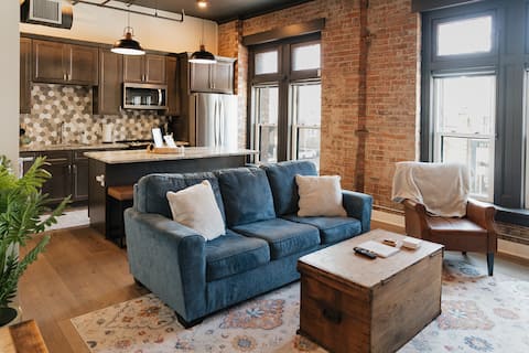 Modern Apartment Downtown~Troy