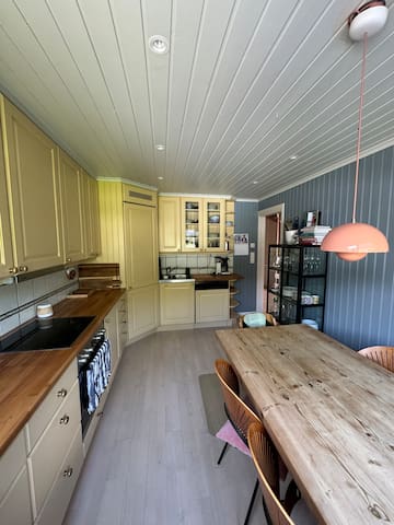 Luxury Family Home with Sunny Terrace gallery image 5