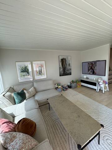 Luxury Family Home with Sunny Terrace gallery image 2