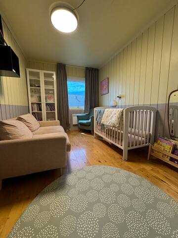 Luxury Family Home with Sunny Terrace gallery image 4