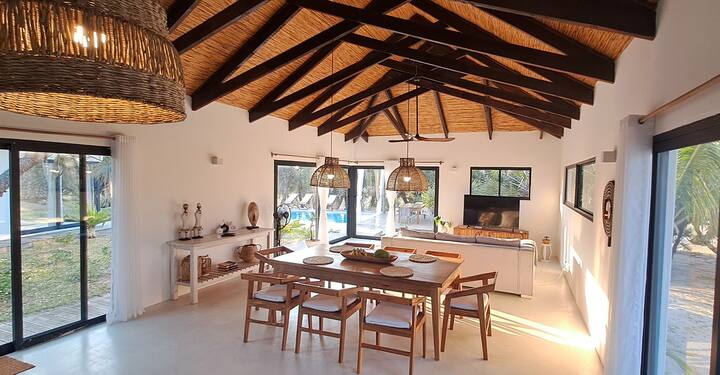 Coral Villa - Beachfront Villa With Private Pool - モザンビーク