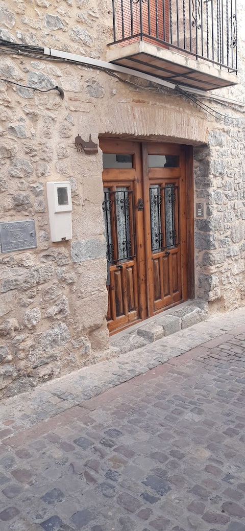 Rustic apartment
with one bedroom.
VT- 44737-CS