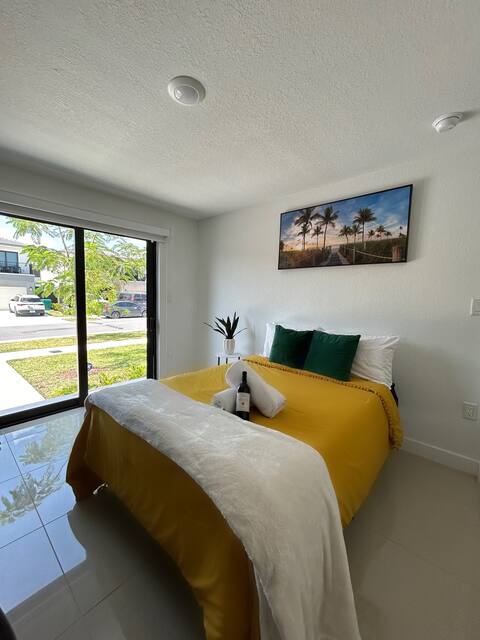 Tropical Private Suite •$0 Cleaning Fee •Keys 
MIA