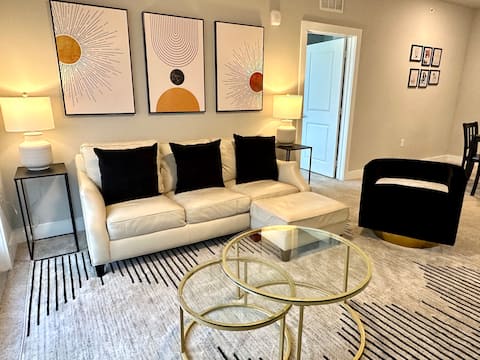 Stylish-King Beds-Pool and Gym