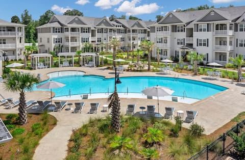 Spacious 3BR- Pool- Gym- 1st Floor