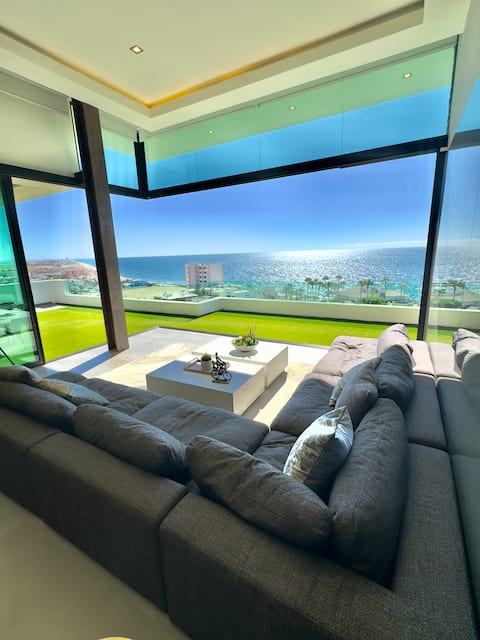 Anuncio de Airbnb popular: Shangri-La • Cliffside Ocean Luxury • 16 Guests en Sonora