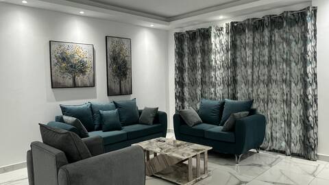 Beautiful 3-bedroom 118 m2 apartment, 12 minutes from the airport.