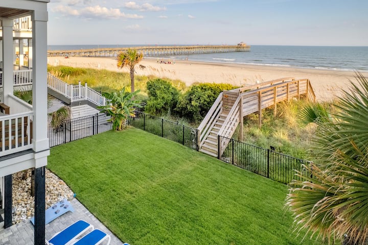 Serenity Hideaway: Oceanfront w/ Pool & Stunning V