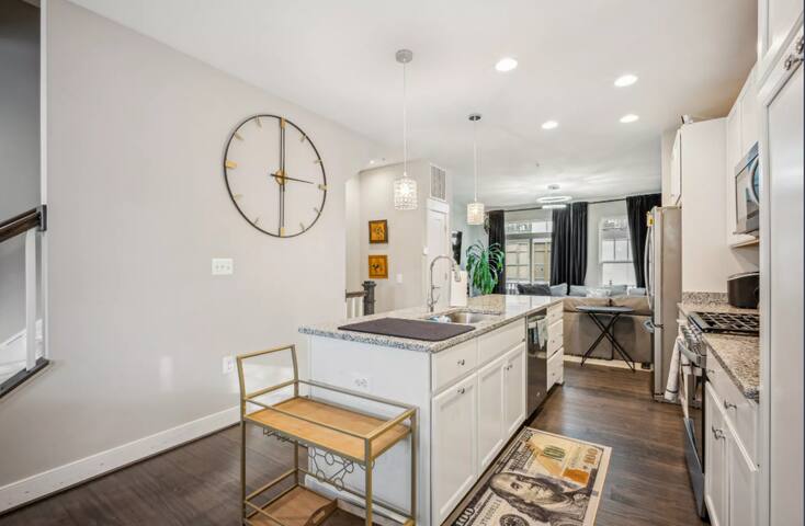 Luxurious 4BR home w/ patio & parking *fits 8-10 gallery image 4