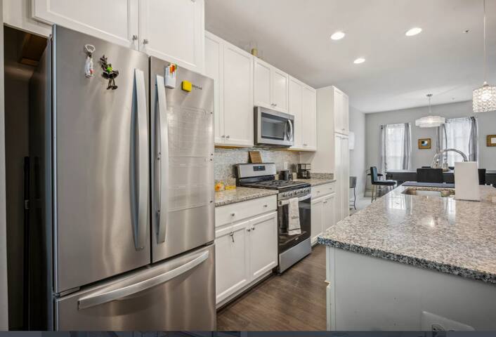 Luxurious 4BR home w/ patio & parking *fits 8-10 gallery image 3