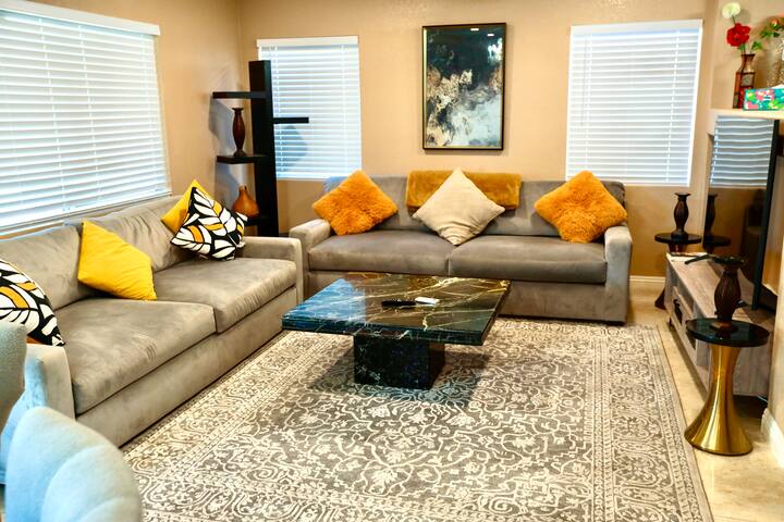 Modern 4 BR House Near Vegas Strip gallery image 4