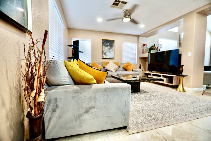 Modern 4 BR House Near Vegas Strip gallery image 3