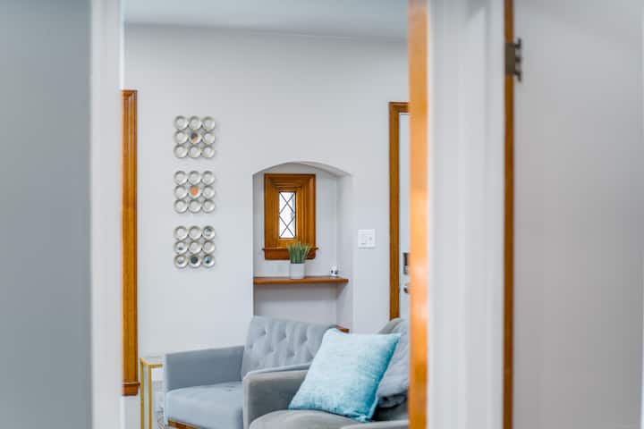 Adorable Downtown Loveland Chalet - Pets Welcome! - Loveland