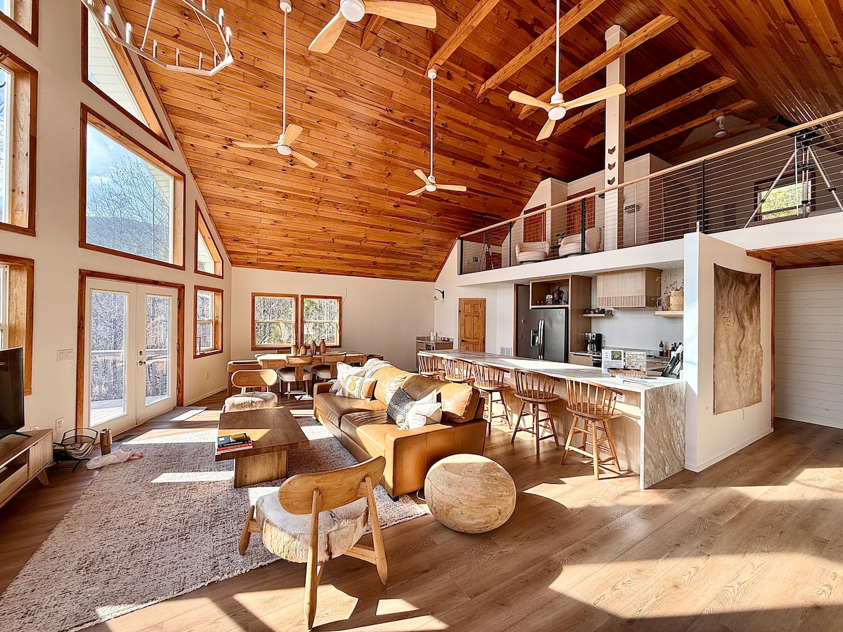 Luxury cabin. Cedar soaking tub, game room, views. - Houses for