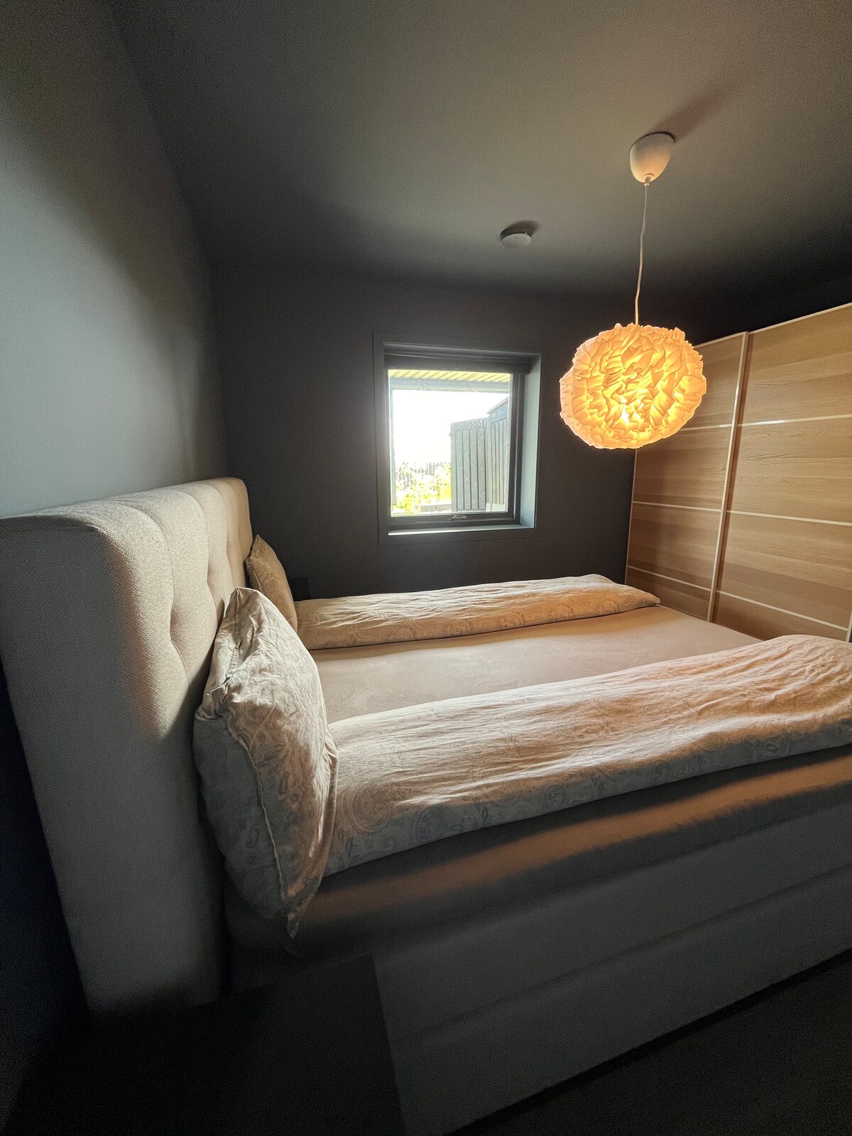 Креветот е 180 * 200 см.