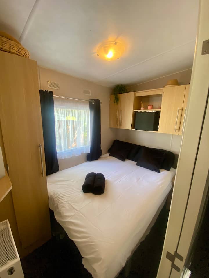 Dieses Schlafzimmer kann als Doppelzimmer oder 2 Einzelbetten eingerichtet werden