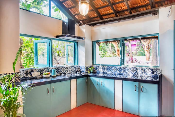 Full kitchen image 1
