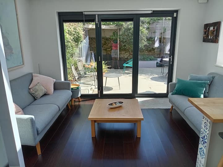 Super Townhouse With Sunny Patio - Royal Tunbridge Wells