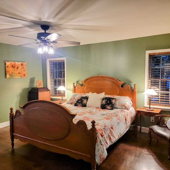 spacious primary bedroom with king size bed located on the first floor, with an adjoining full bathroom