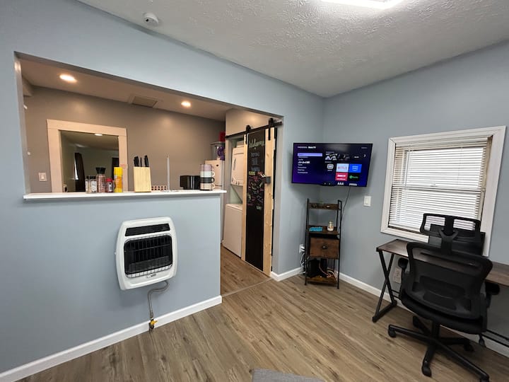 Berea's Bungalow - Near Airport, Baldwin Wallace - North Olmsted, OH