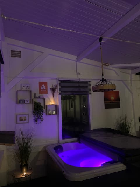 Chalet between forest and sea [with Jacuzzi]